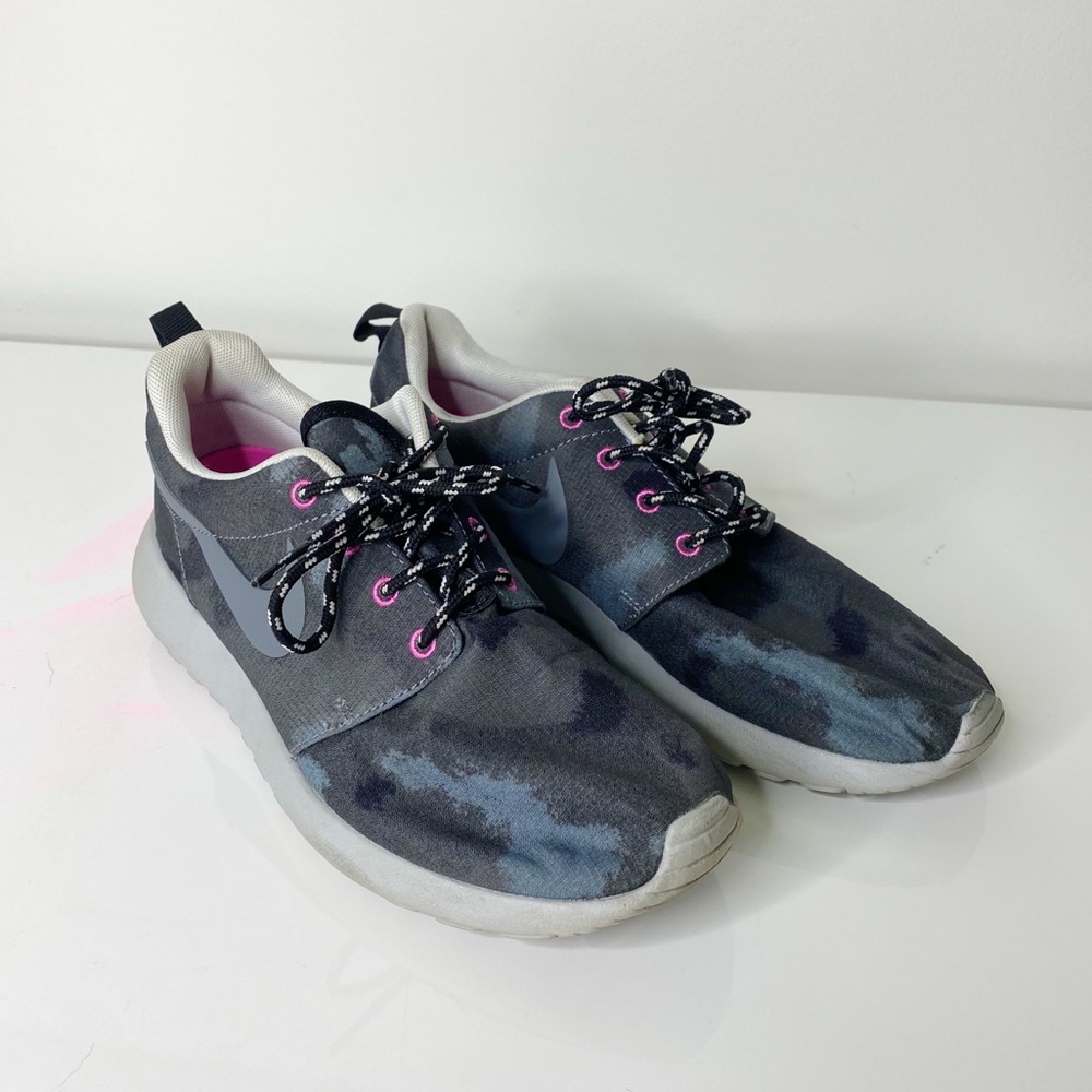NIke women’s sneakers